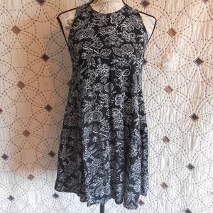 EUC Old Navy Woven Swing Dress Black Floral